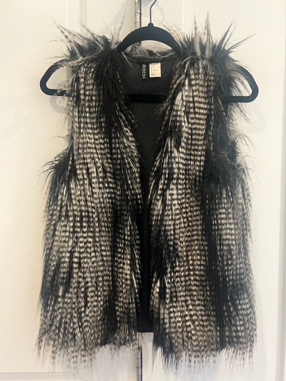 H&M Faux Fur Black/White/Gray Vest, Size 4 (XS/S)